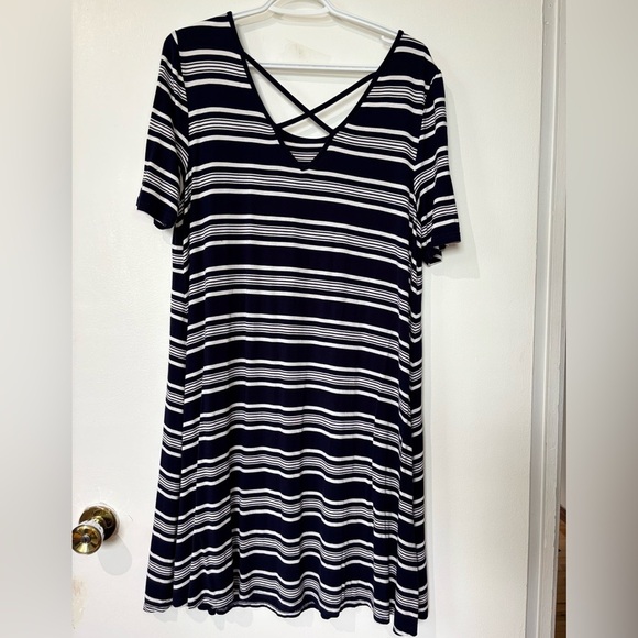🎉4/30$🎉Navy & White Striped T-Shirt Dress - Size M - Picture 4 of 4